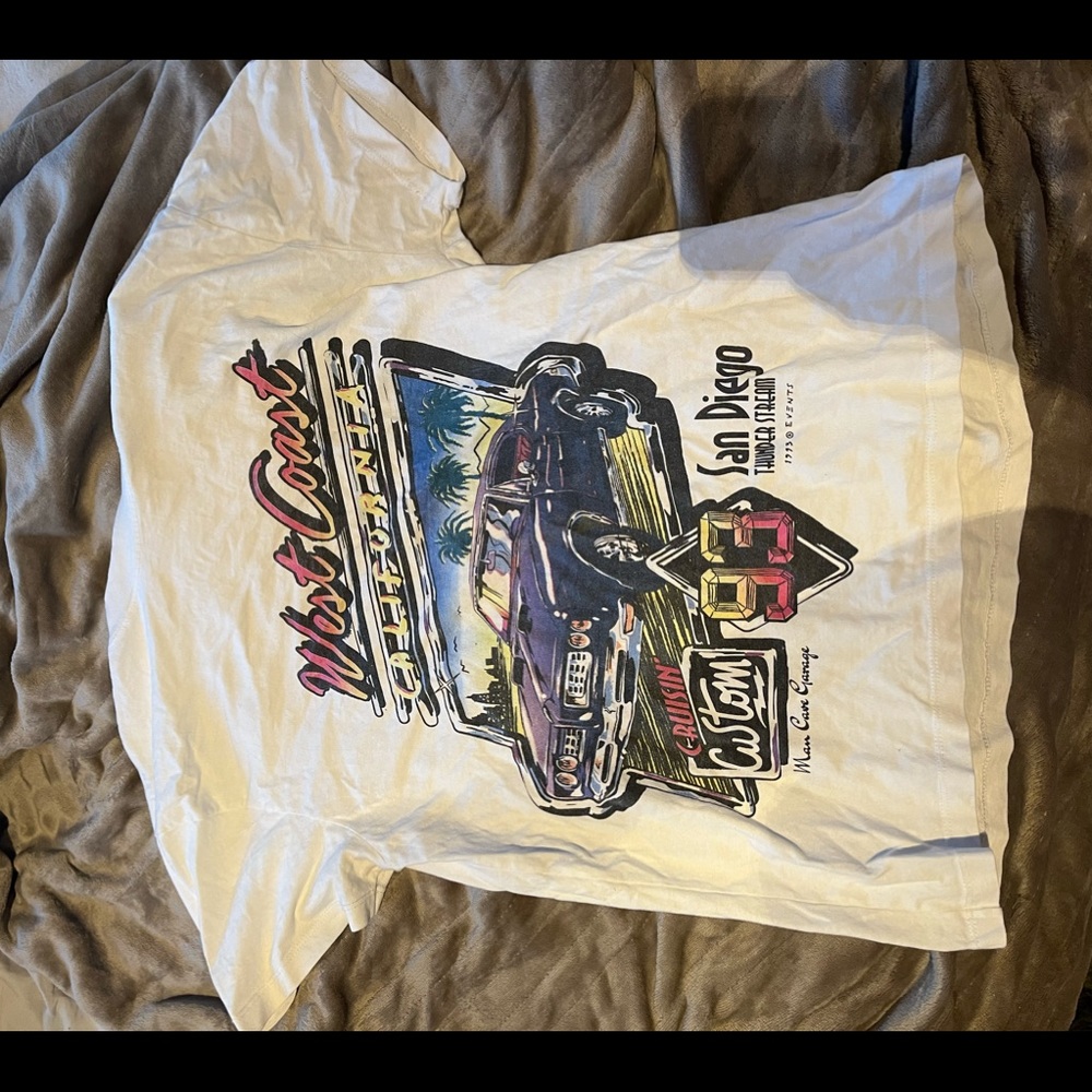 west coast california brandy melville car shirt
worn twice - great condition